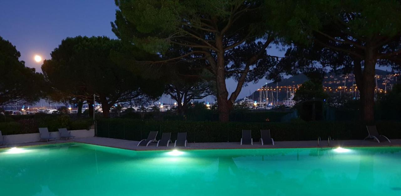 Garden And Beach Sea View Apartment Cannes Mandelieu Kültér fotó
